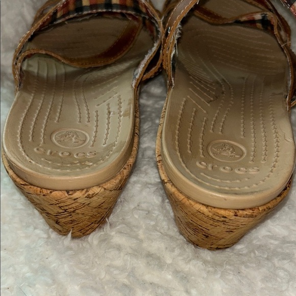CROCS Brown Sandals with Crisscross Straps - Picture 3 of 8